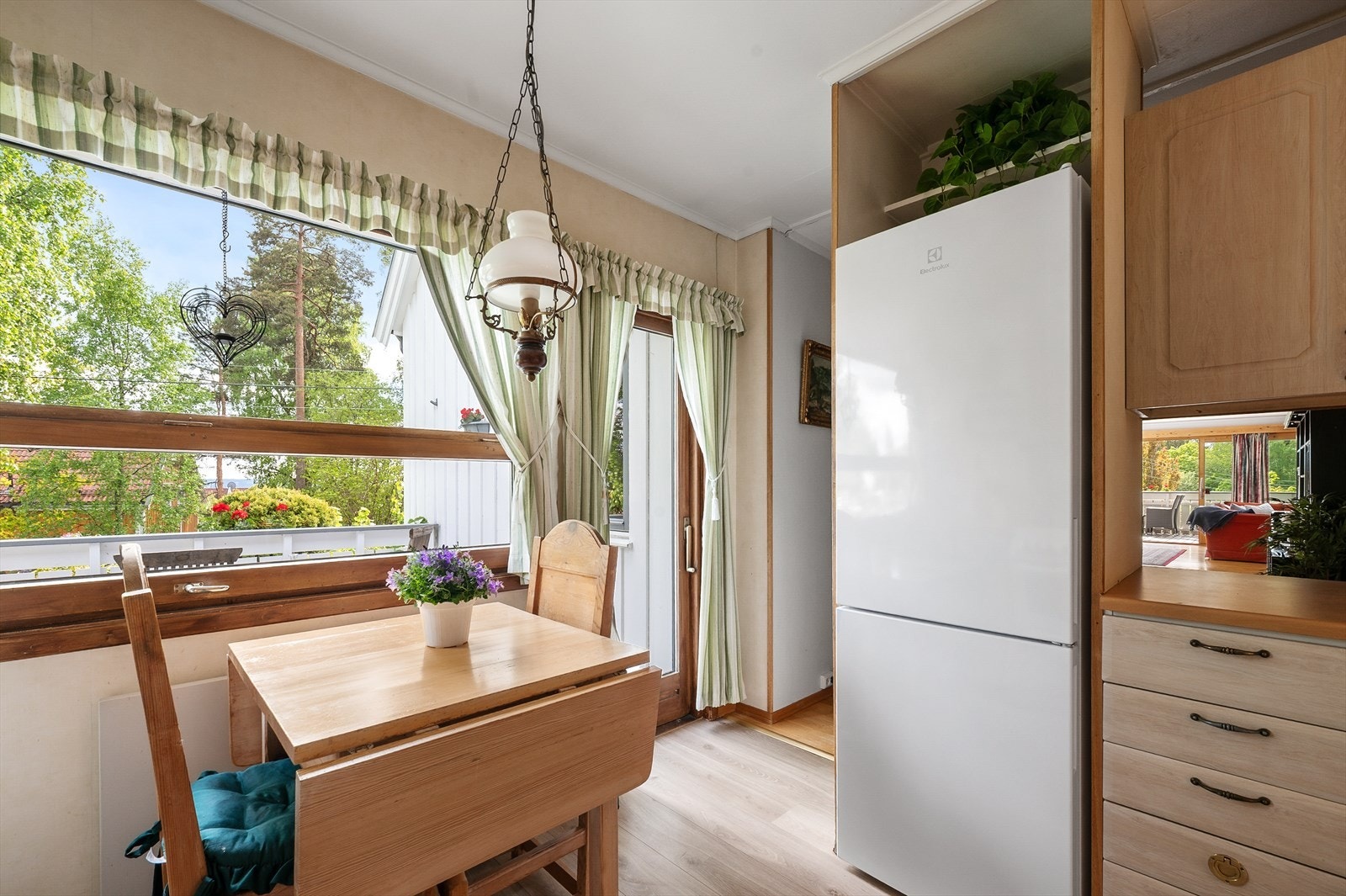 Fra kjøkkenet er det også utgang til terrasse Galleribilde