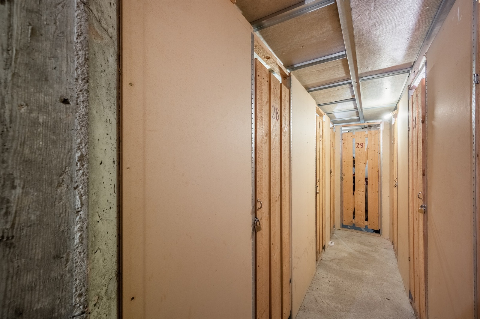 Leiligheten disponerer en bod på ca 2 kvm som ligger i tilknytning til garasjeanlegget Galleribilde