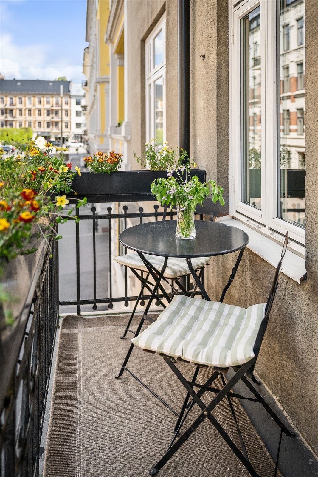 Klassisk og elegant 4-roms leilighet med attraktiv beliggenhet midt i hjertet av Majorstuen. Galleribilde