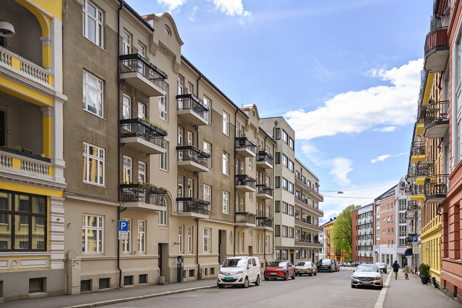 Fasaden til Neuberggata 25A. Gode kollektivforbindelser, rikelig med fasiliteter, grøntområder og servicetilbud rett utenfor døren. Galleribilde