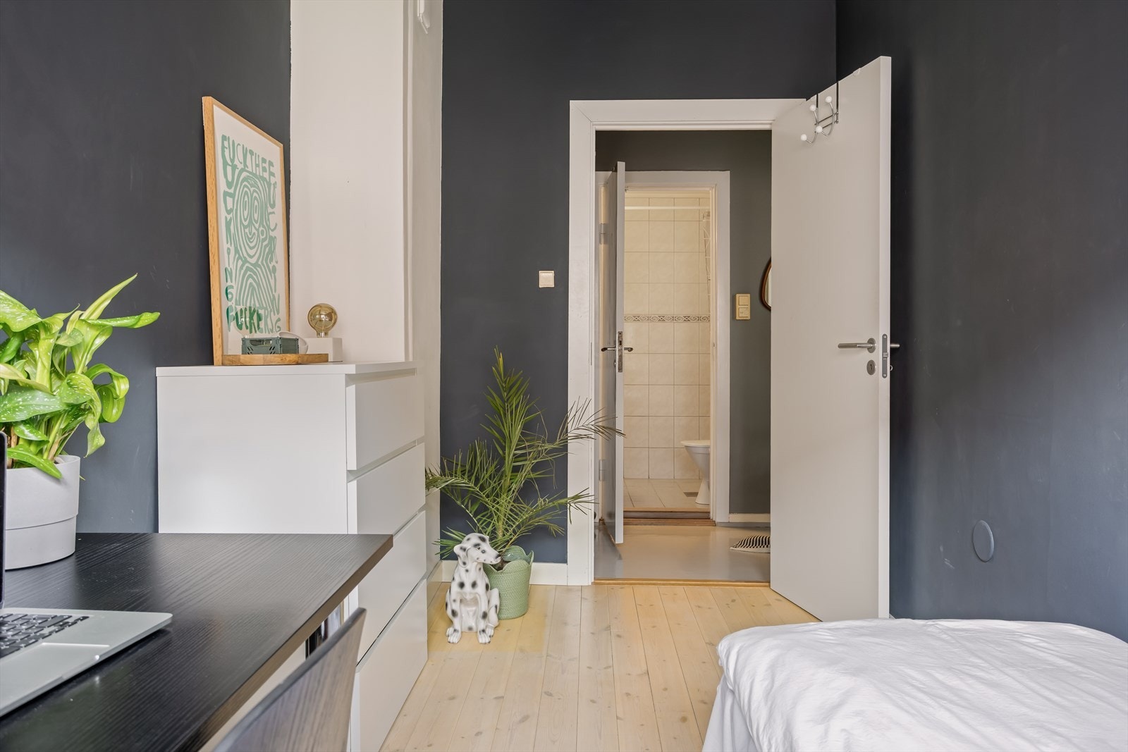 Begge rommene oppleves som trivelige, praktiske og lette å innrede. Galleribilde