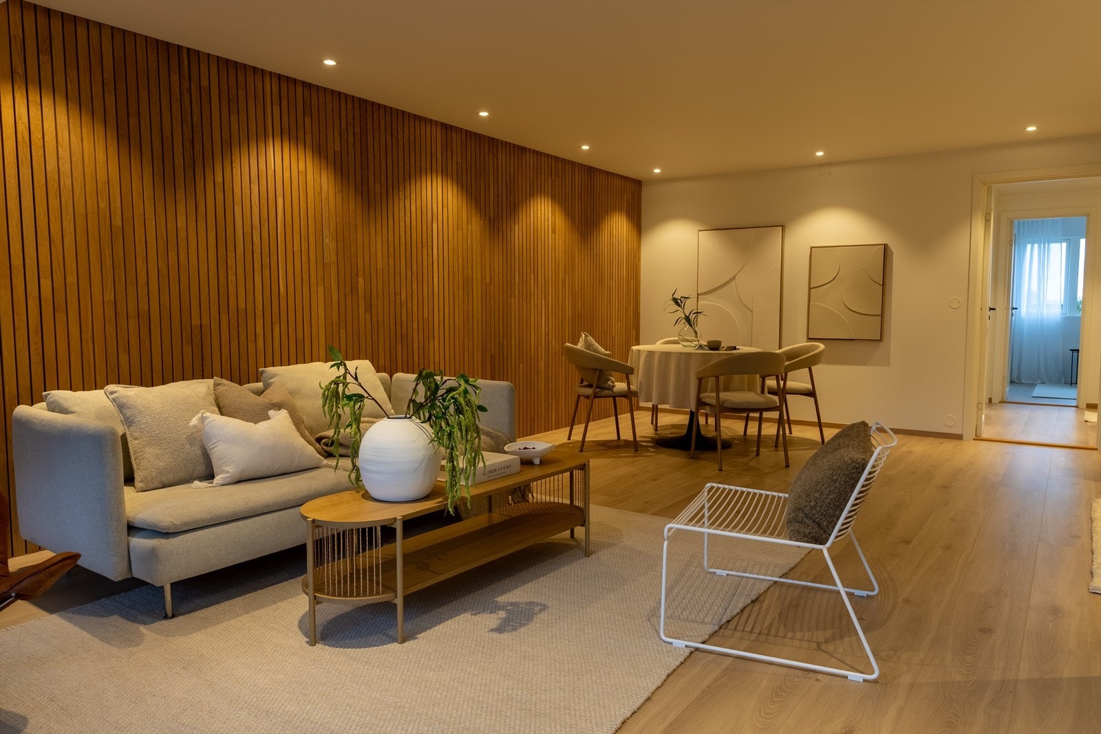 Velkommen inn! Vi starter i stuen Galleribilde