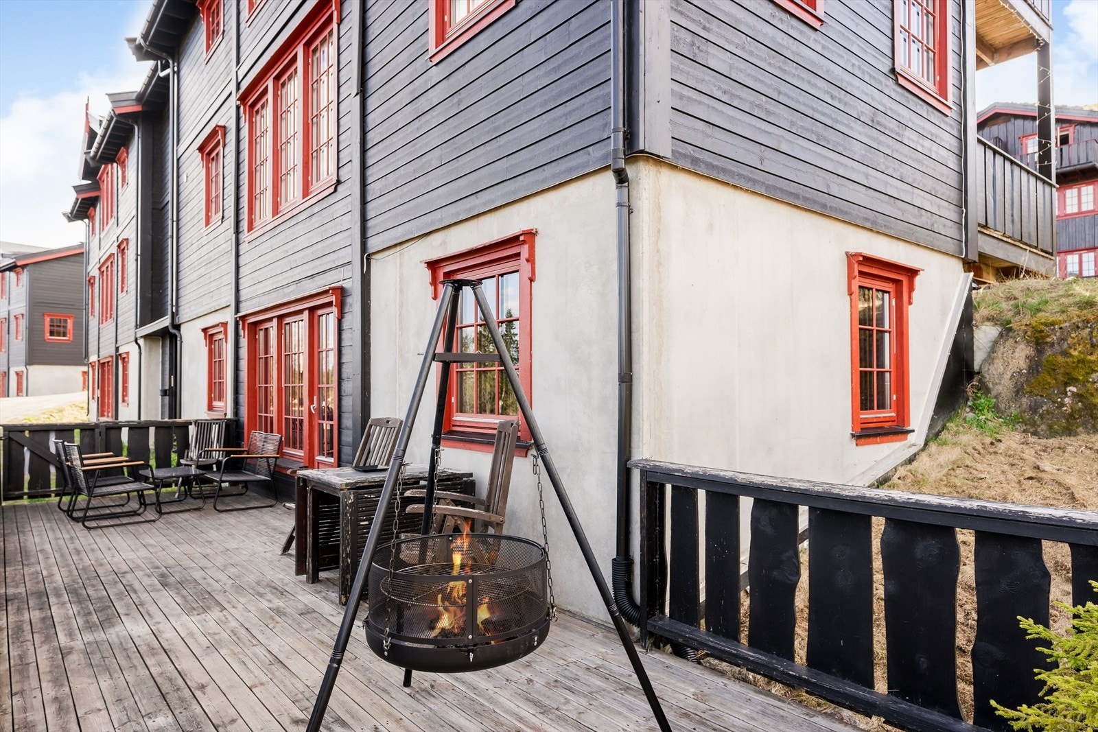 Romslig terrasse på 29 kvm med direkte tilgang til naturen. Galleribilde
