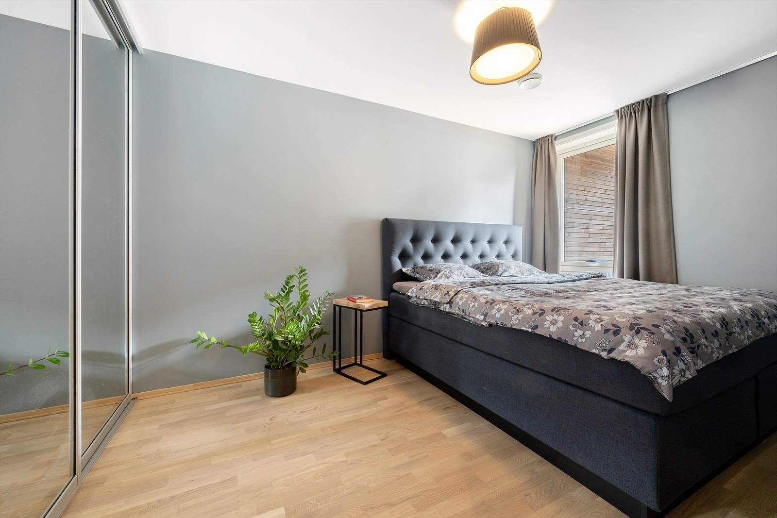 Begge soveromma har skyvedørsgarderobar med god plass til klede. Galleribilde