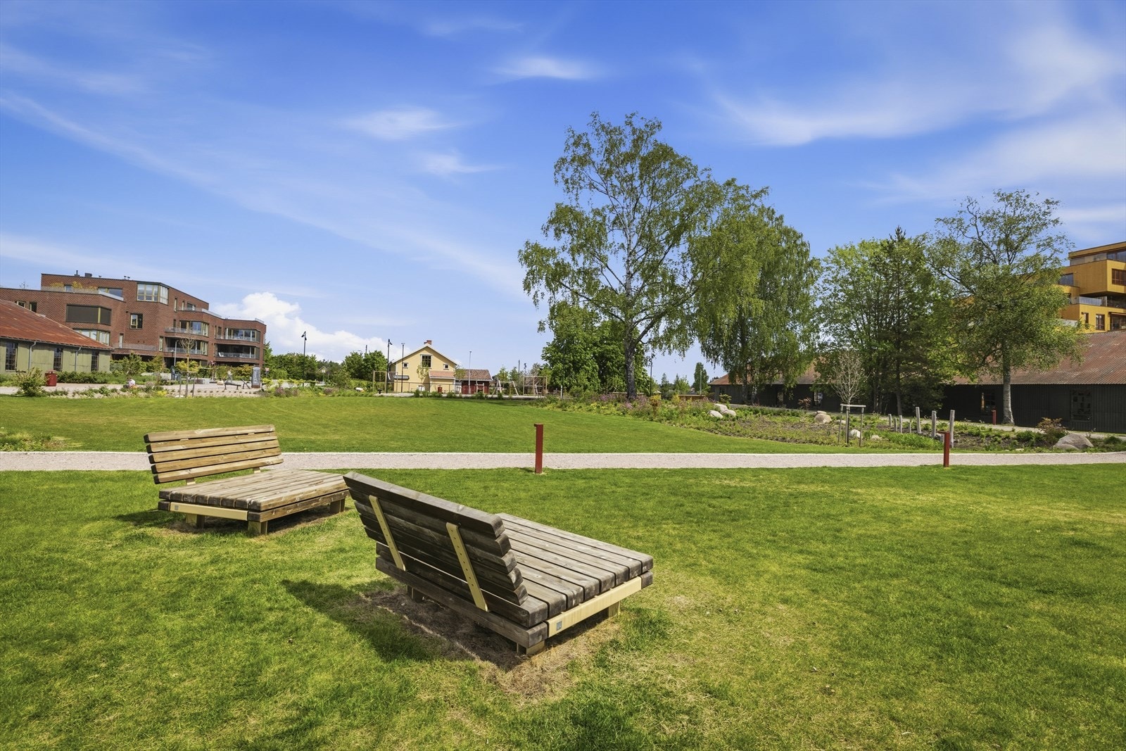 Store grøntarealer i forbindelse med de fredede bygningene. Galleribilde