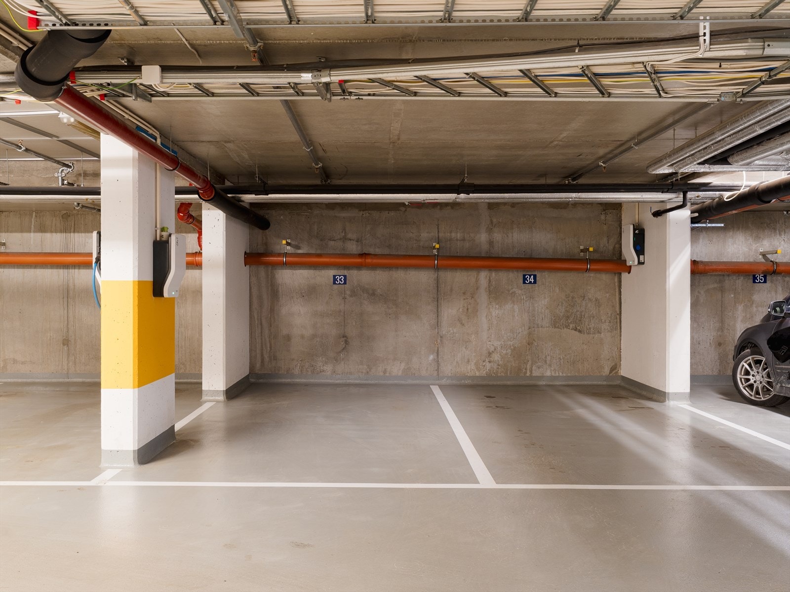 Det er mulighet for kjøp av ytterligere parkeringsplass med el-lader som eies av selger Galleribilde