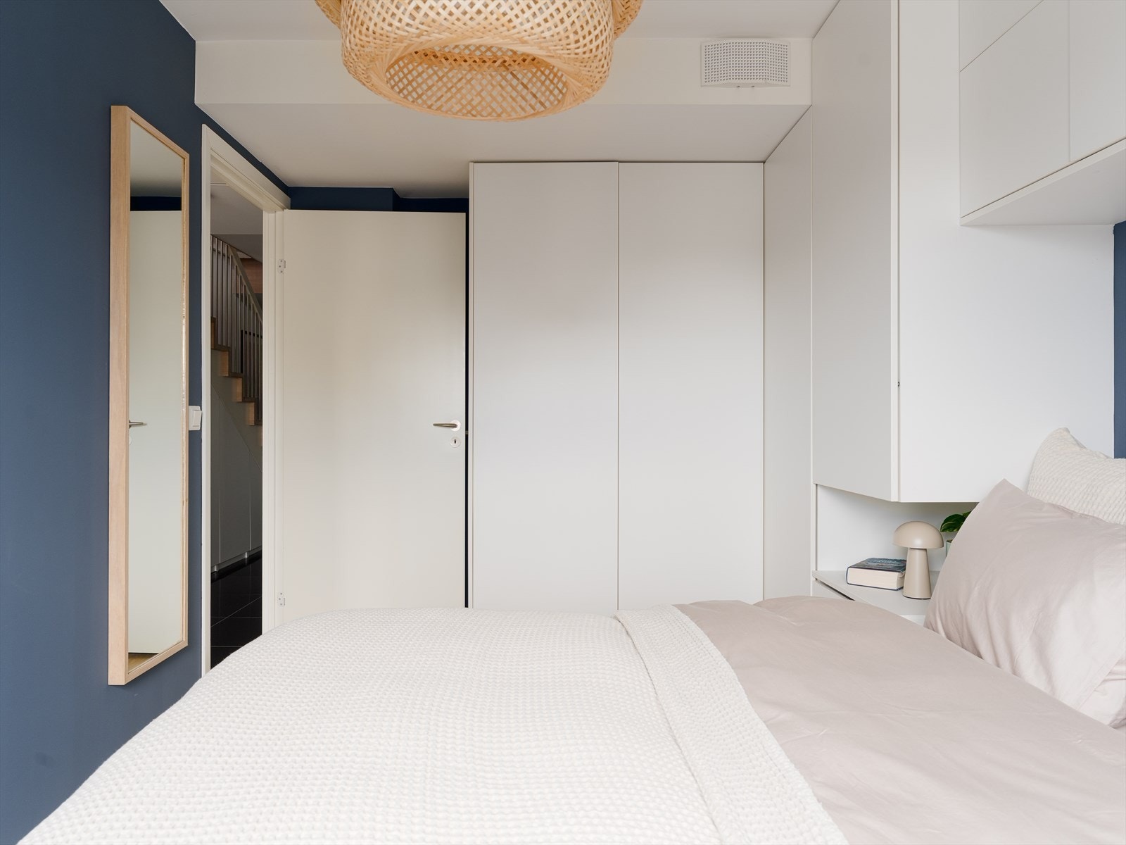 Rikelig med garderobe og lagring i smarte løsninger Galleribilde