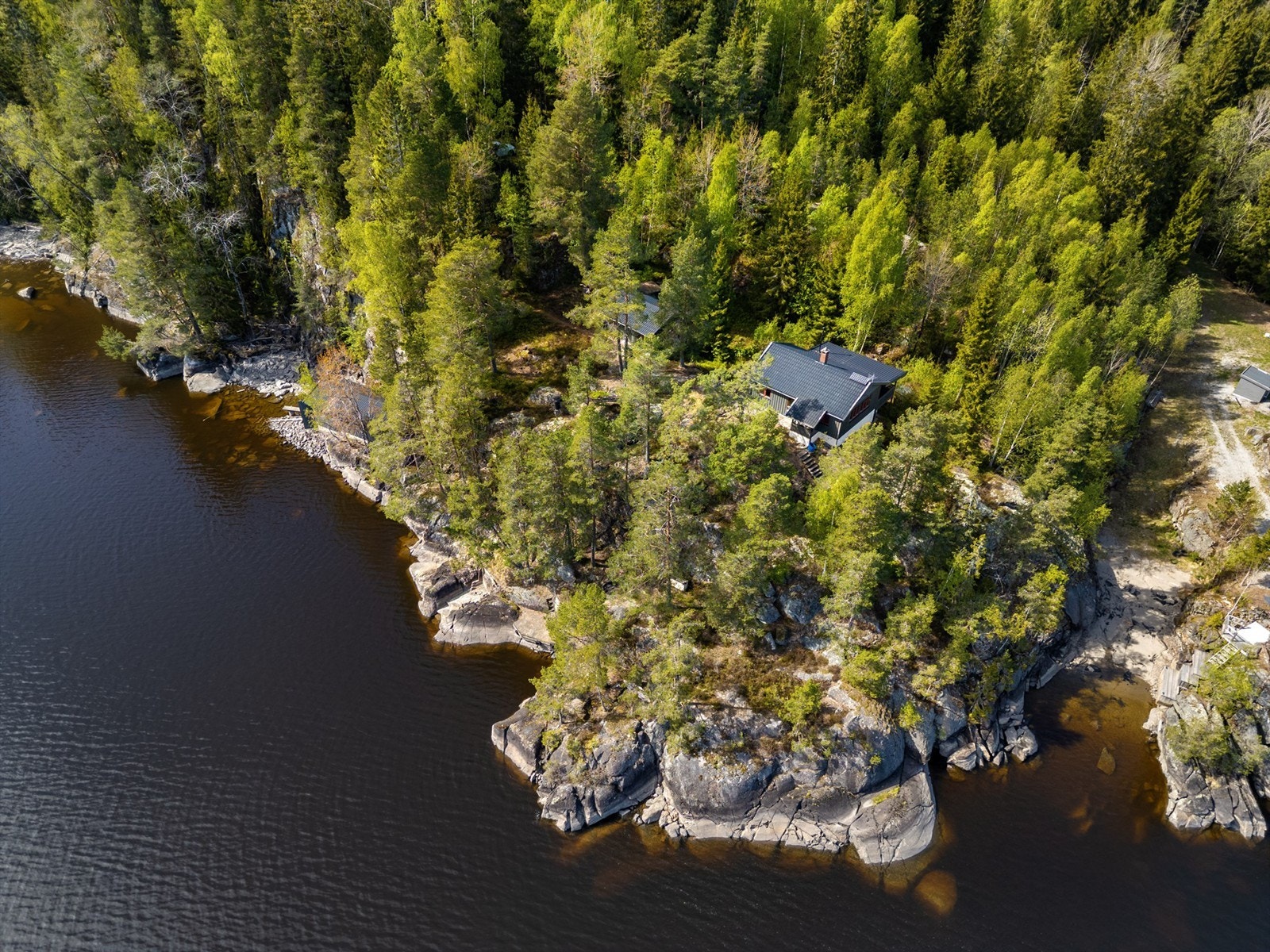 Velkommen til Dalefjerdingen 537, en idyllisk fritidseiendom med helt spesiell beliggenhet ved Øyeren i Enebakk kommune Foto: Digit Media AS v/Sørebø Galleribilde