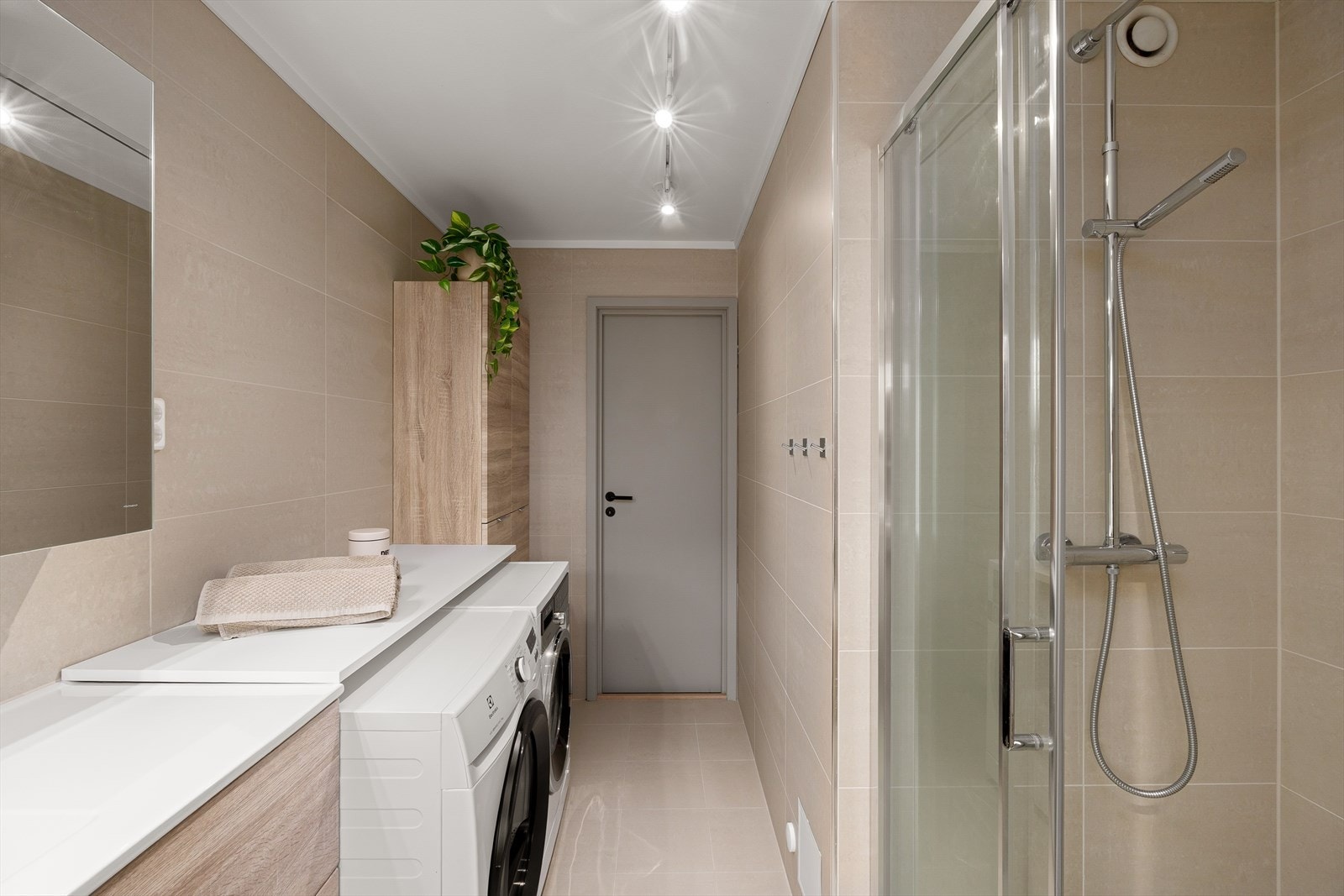 Badet er helfliset med varme i gulv Galleribilde