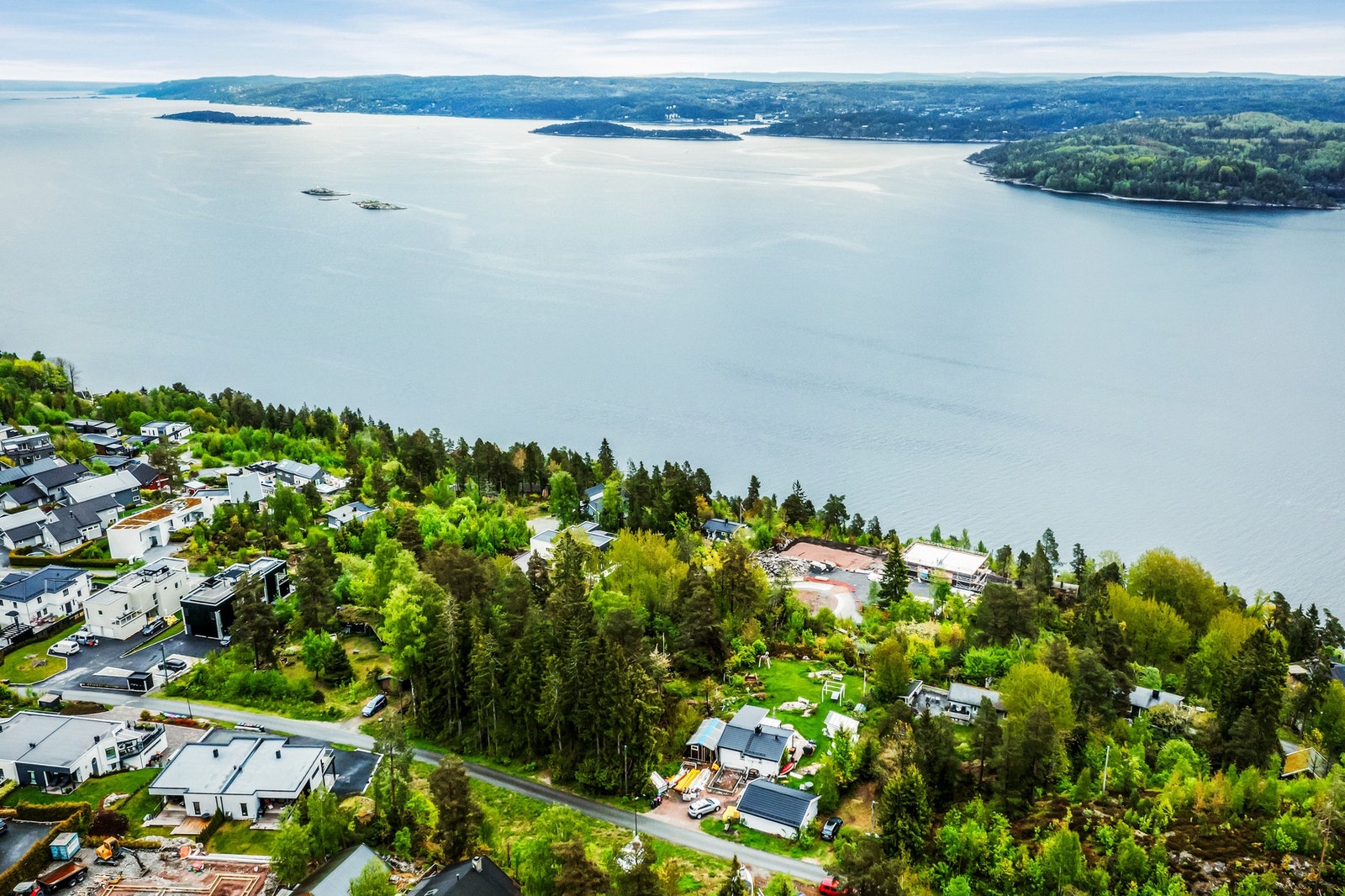 Kort vei til Åros sentrum, fjorden og marka. Galleribilde