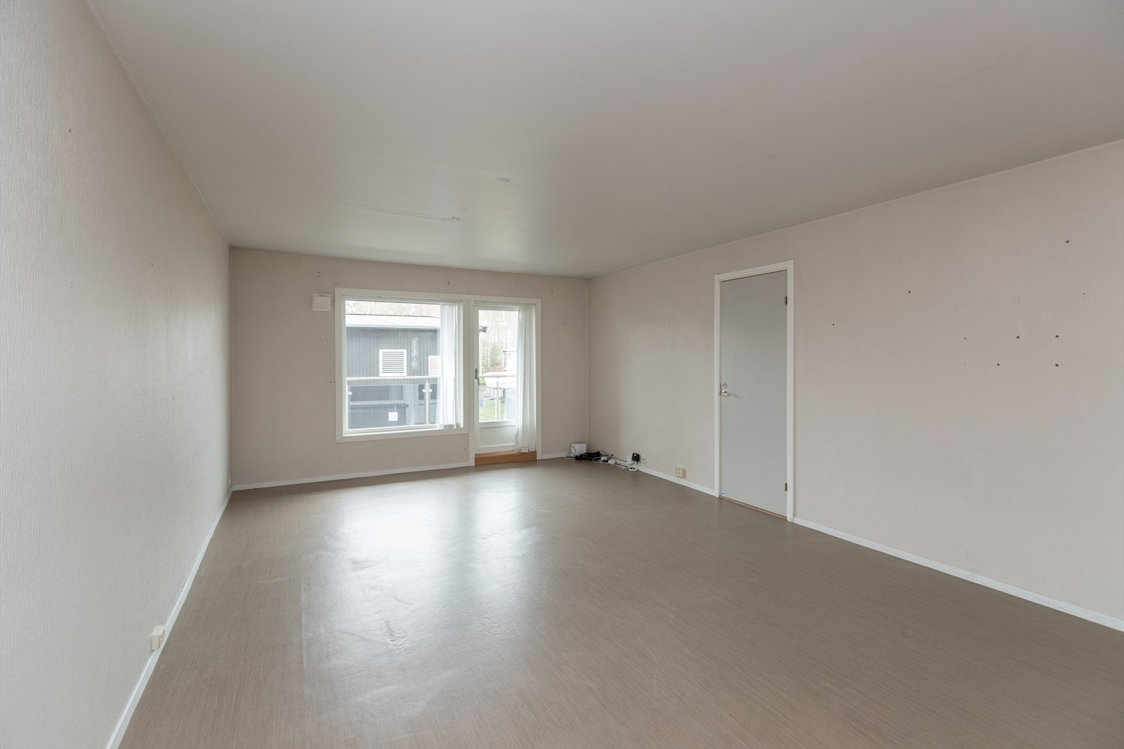 Fra stuen er det utgang til en balkong på 12 kvm. Galleribilde