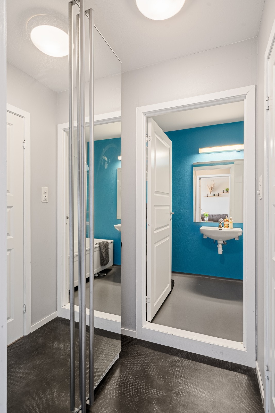 Gang og wc Galleribilde