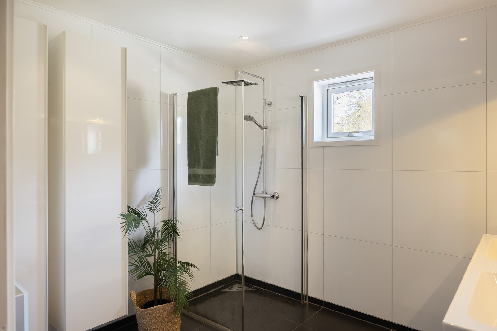 Badet i 2.etasje er på 7m² og ble renovert i 2016. Galleribilde