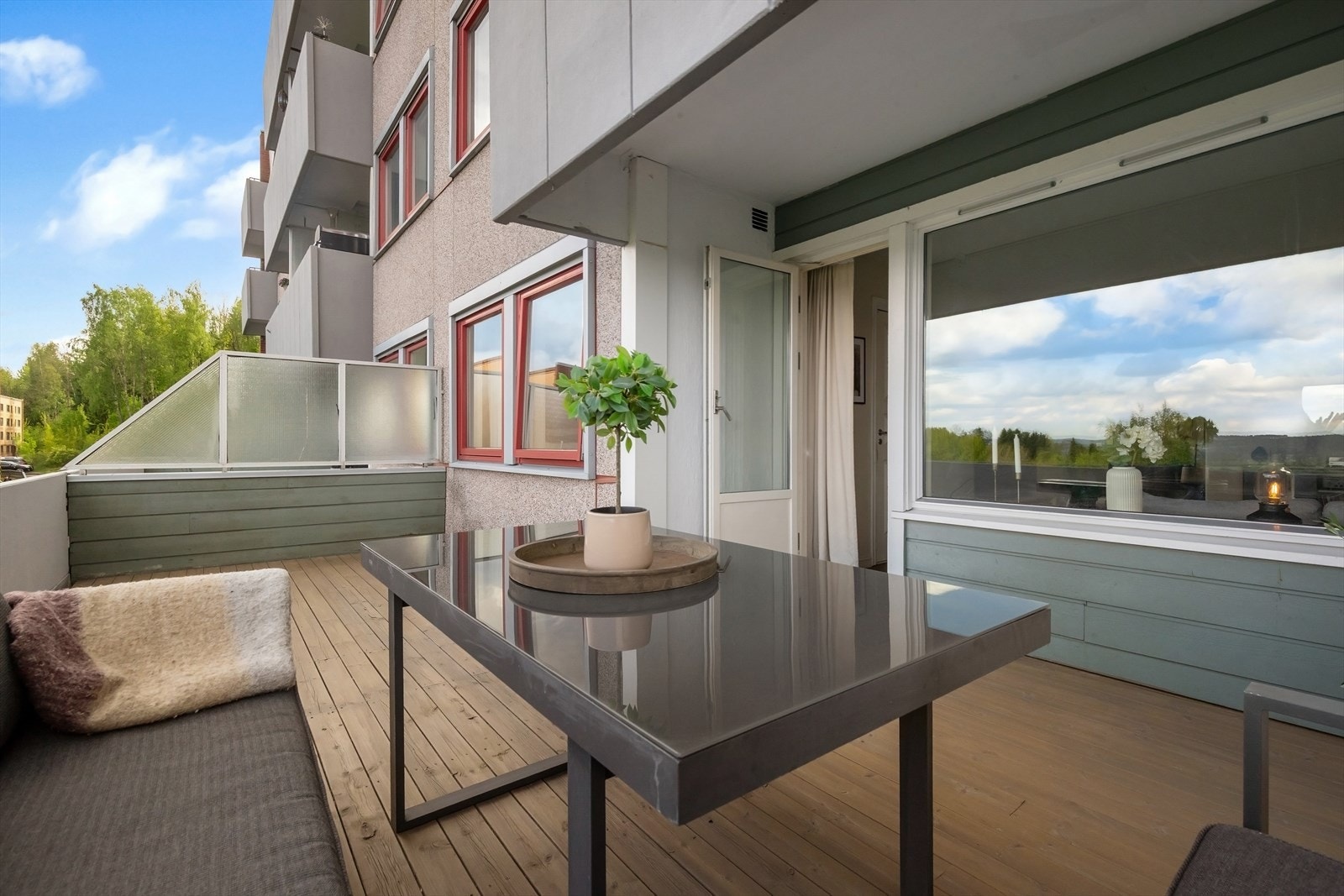 God plass til utelounge og grill. Galleribilde