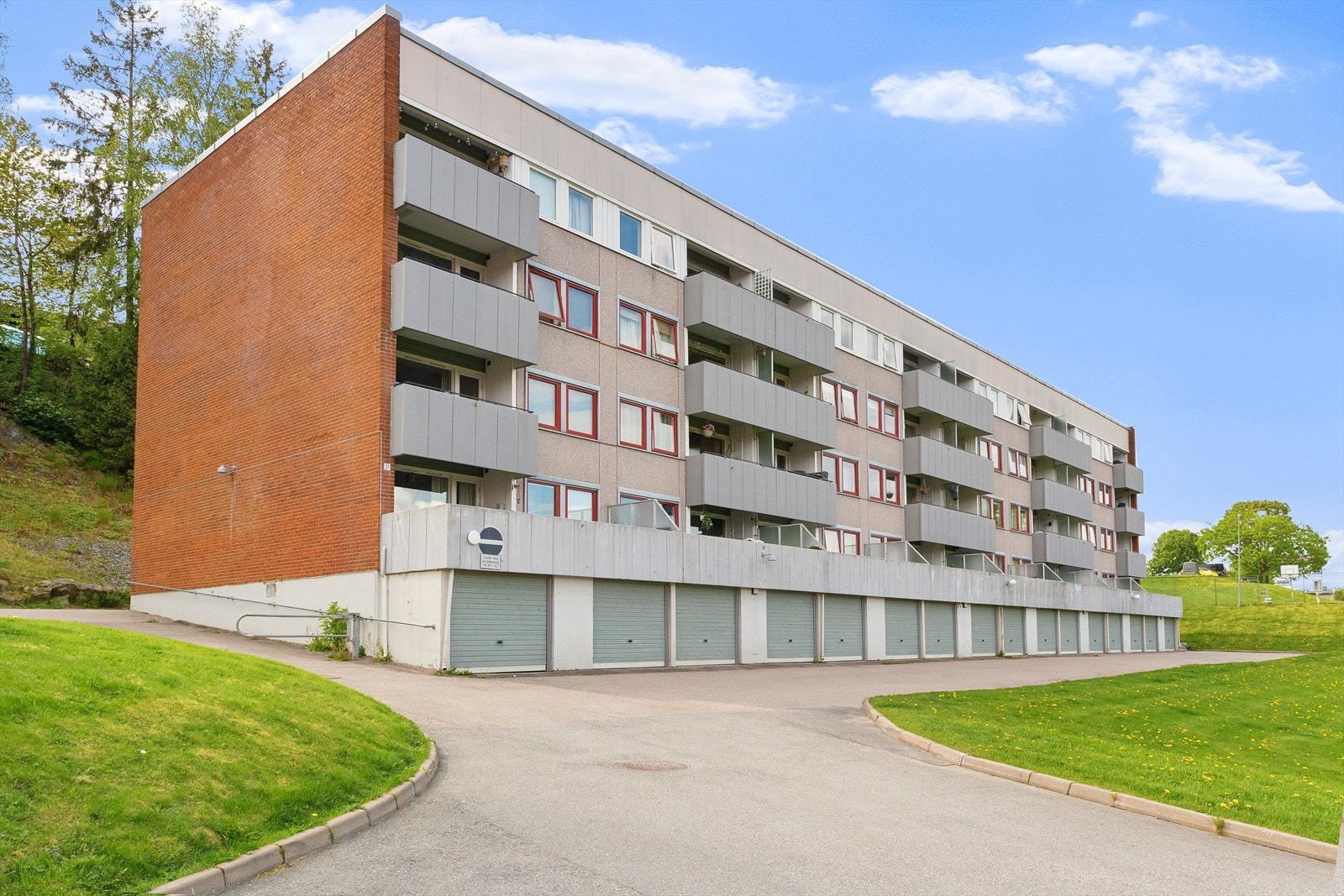 Mulighet for leie av p-plass/garasje etter liste. Her må styret kontaktes. Galleribilde