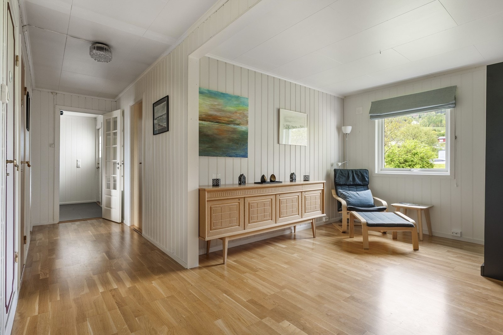 Stuen har også en avdeling som ligger litt for seg selv - Her innredet med lesekrok. Galleribilde
