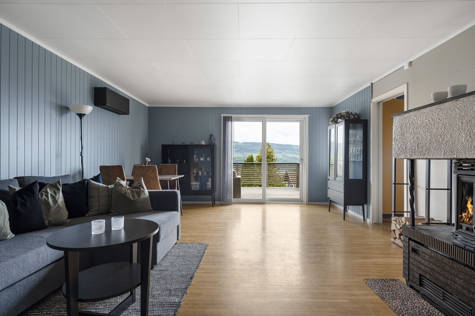 Det ønskes velkommen til en praktisk og velholdt enebolig med alle rom på en flate! Galleribilde
