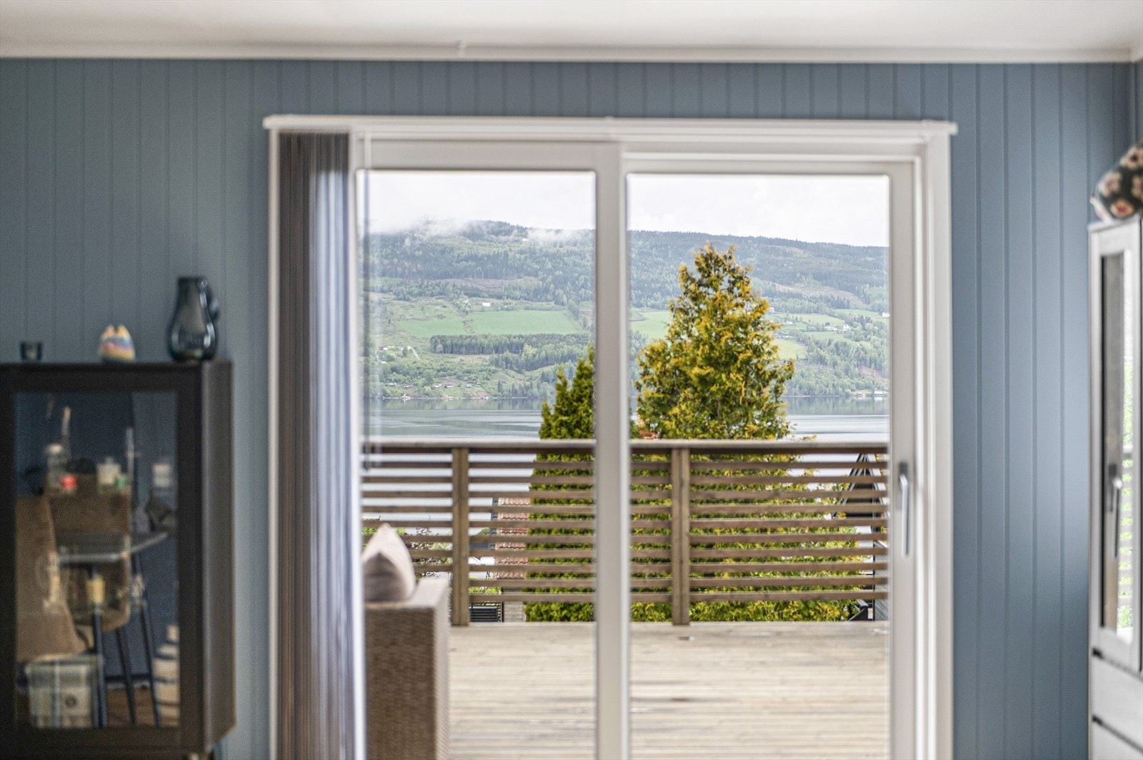 Skyvedør mot terrasseområde. Galleribilde