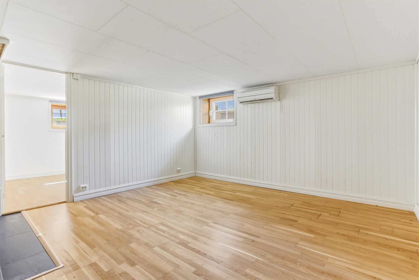 Det er montert varmepumpe i kjellerstue. Galleribilde