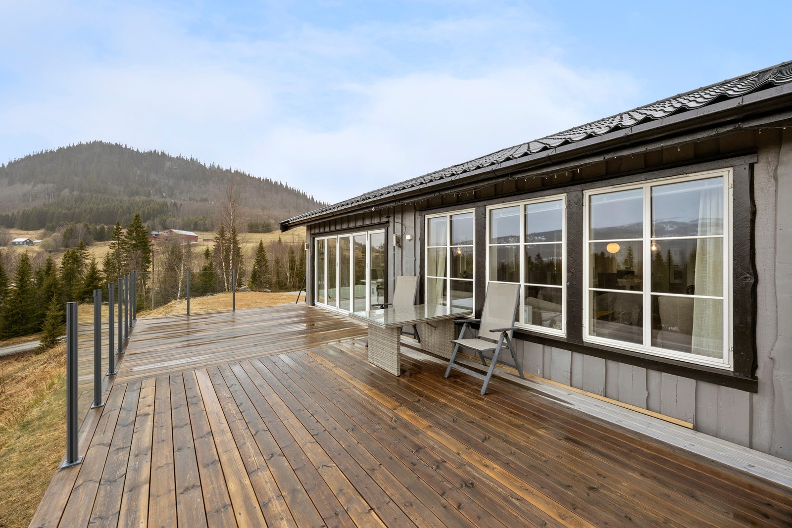 Videre adkomst ut til terrasse Galleribilde