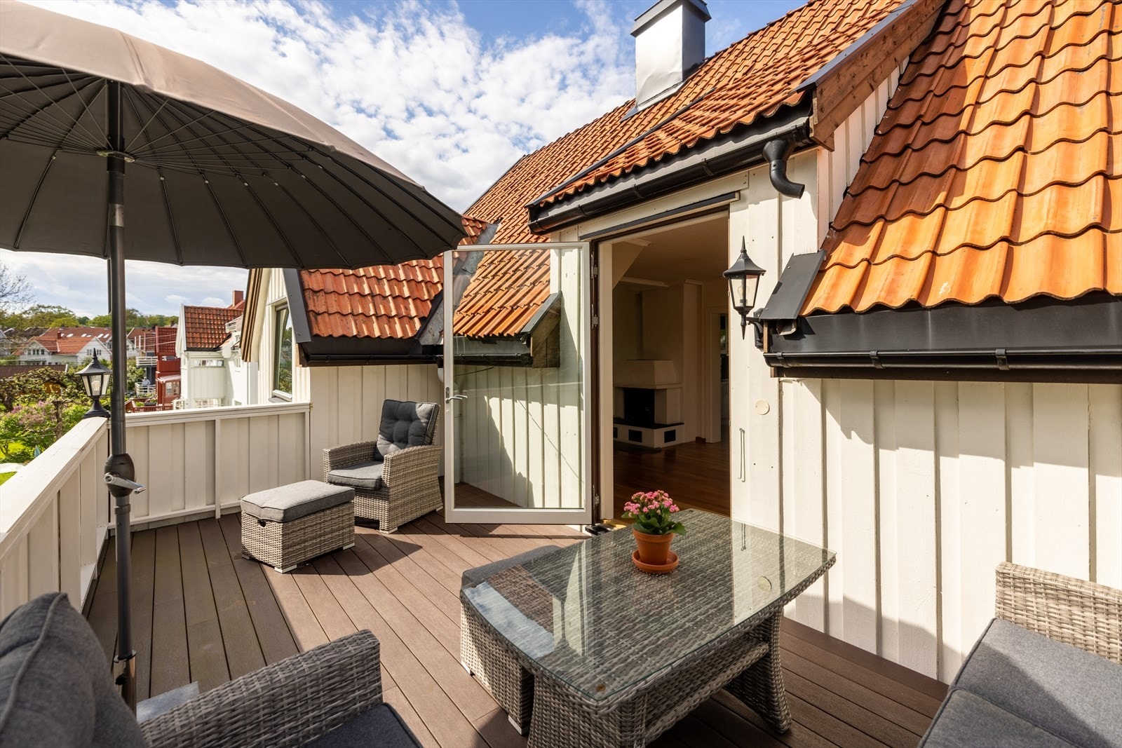 Her er det god plass til diverse utemøblement etter ønske. Galleribilde
