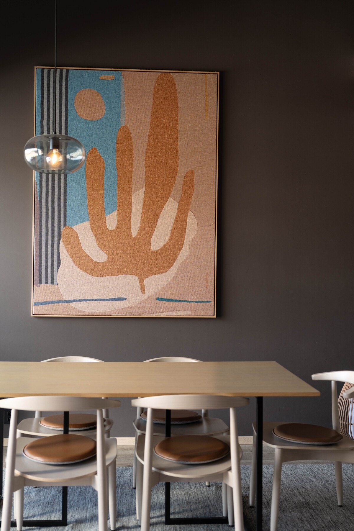 God plass en romslig spisegruppe. Galleribilde