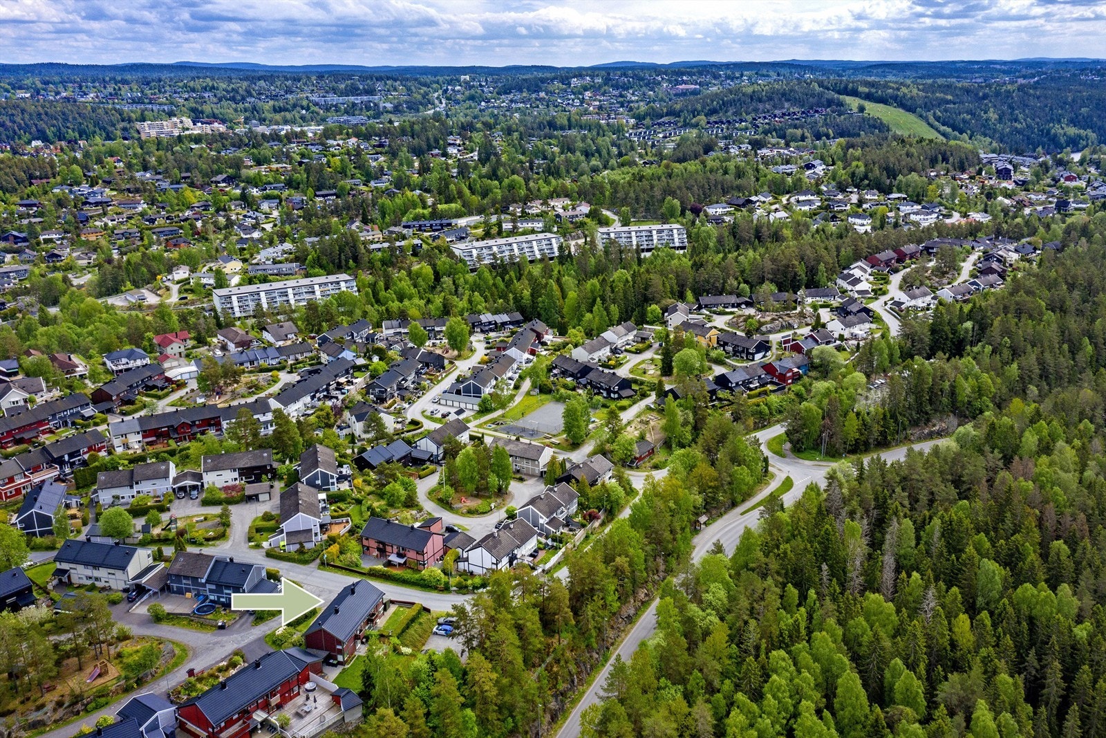 Barnevennlig boområde med flere lekeplasser på tunet samt fotballbane - gangavstand til populære Vassbonn barneskole Galleribilde