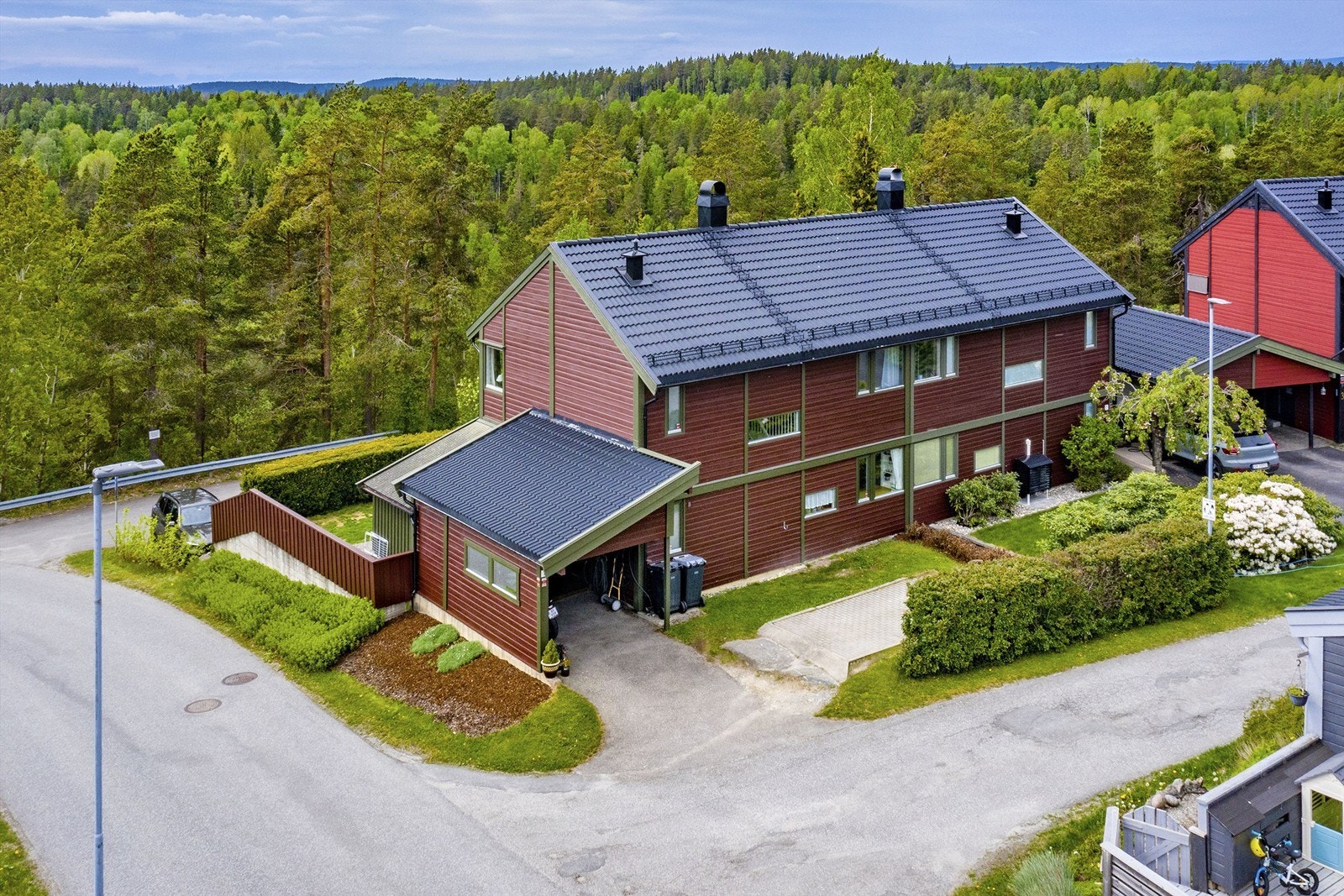 Boligen er utvendig malt i en tidsperiode mellom ca 1 og 4 år siden Galleribilde