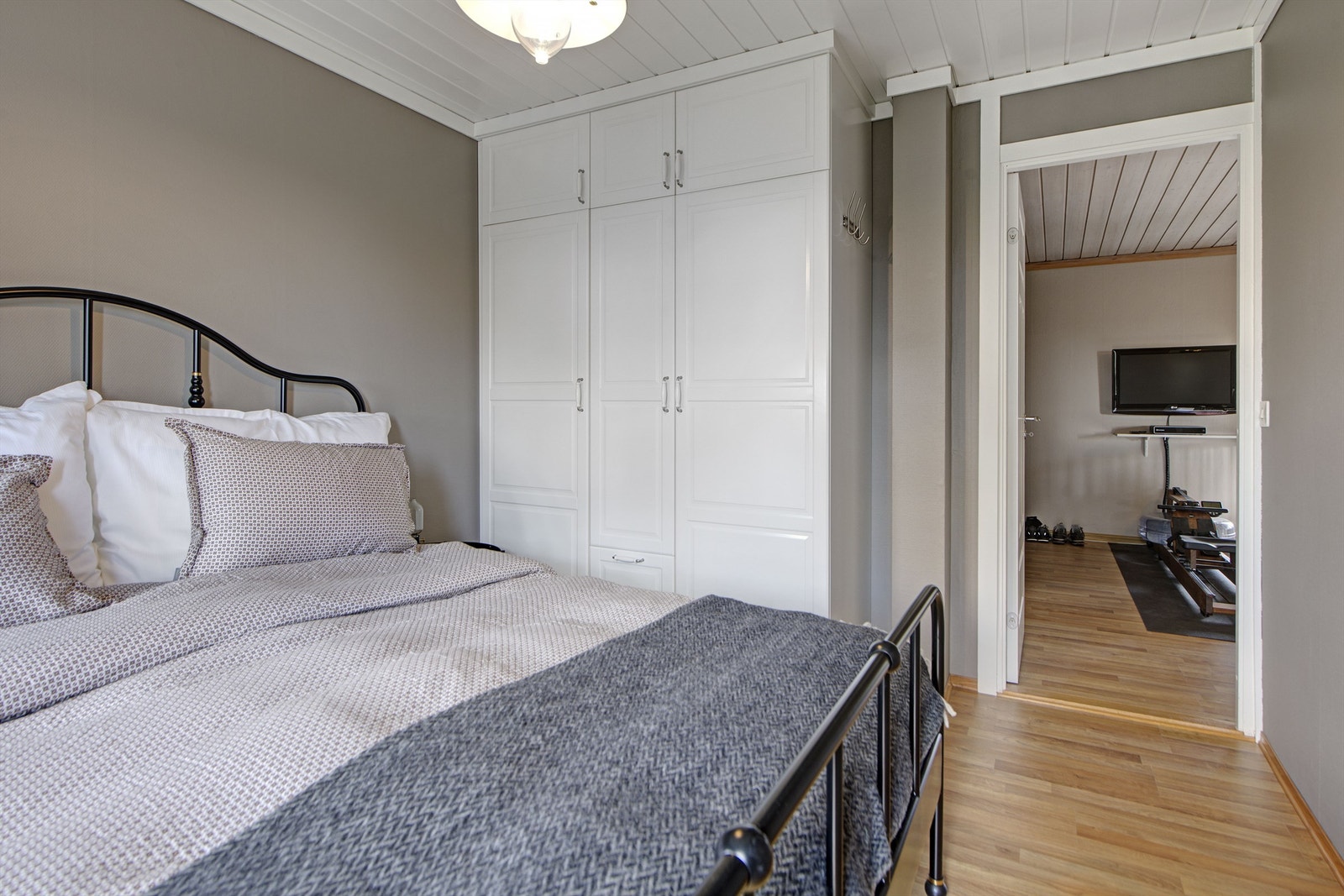 Soverom 3 - garderobeskap følger Galleribilde