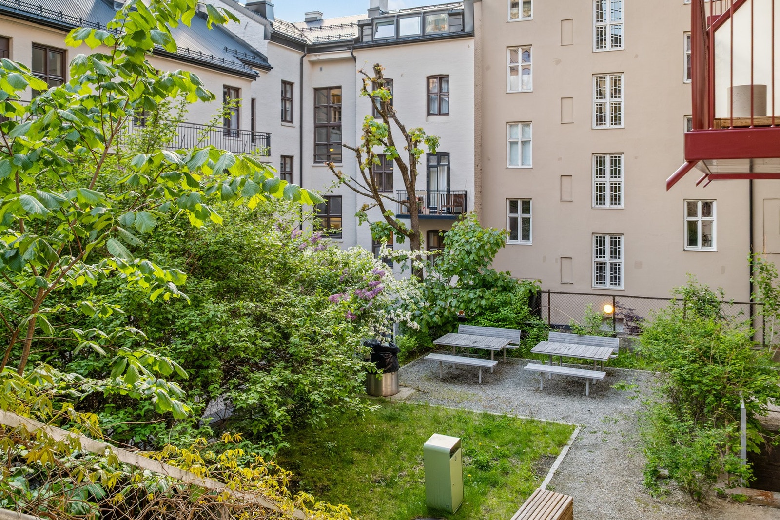 Gårdsrommet tilfører eiendommen et landlig preg. Galleribilde