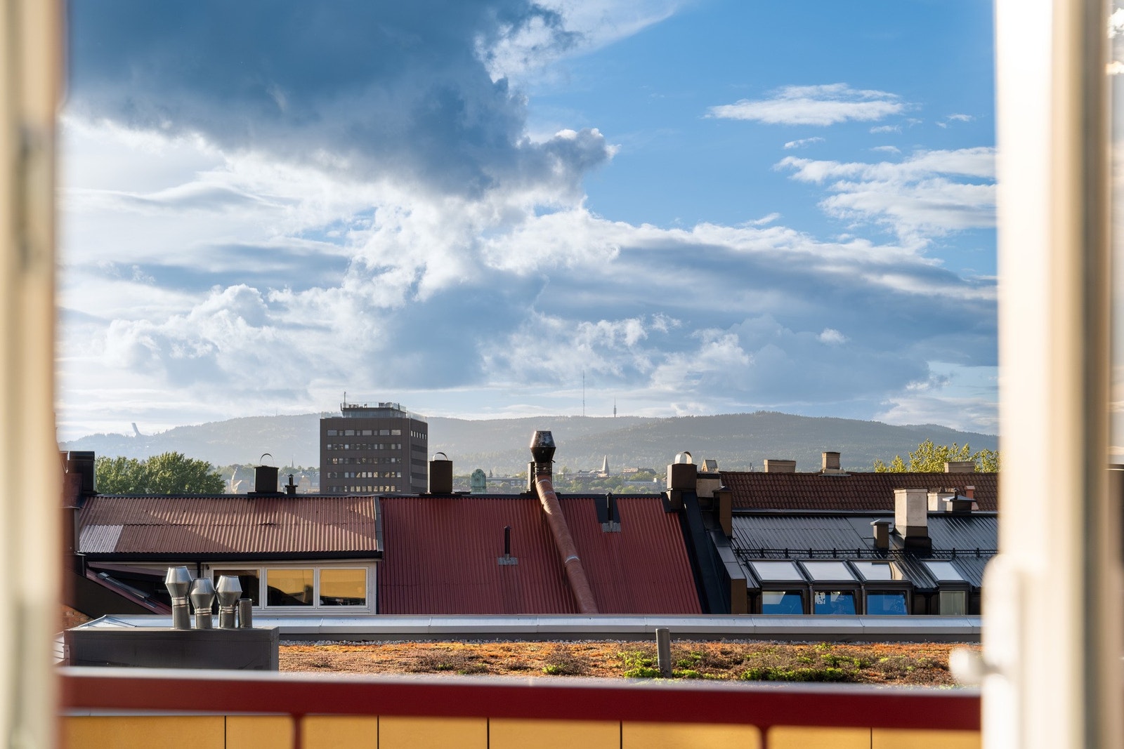 Fra leiligheten er det nydelig utsikt mot byen! Galleribilde