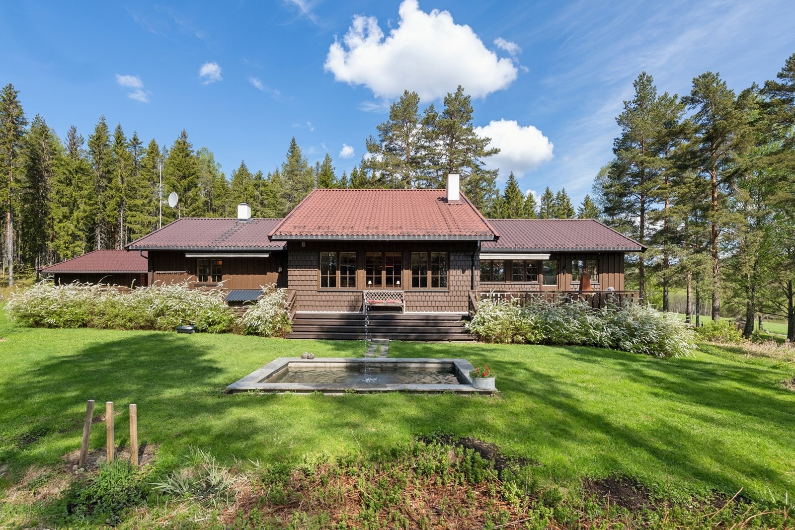 Velkommen til Fjellvegen 68, en arkitekttegnet bolig med mye av det lille ekstra. Galleribilde