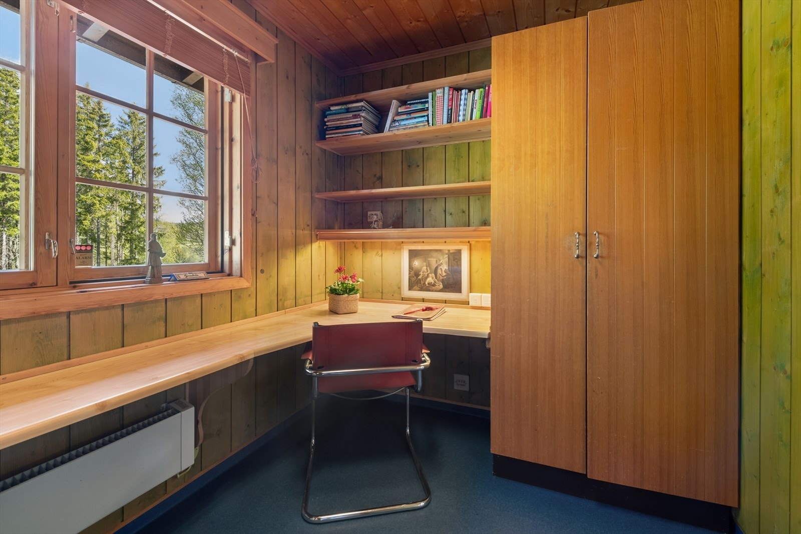 Vaskerommet har også fungert som et kombinert kontor, uten at det føles trangt. Galleribilde