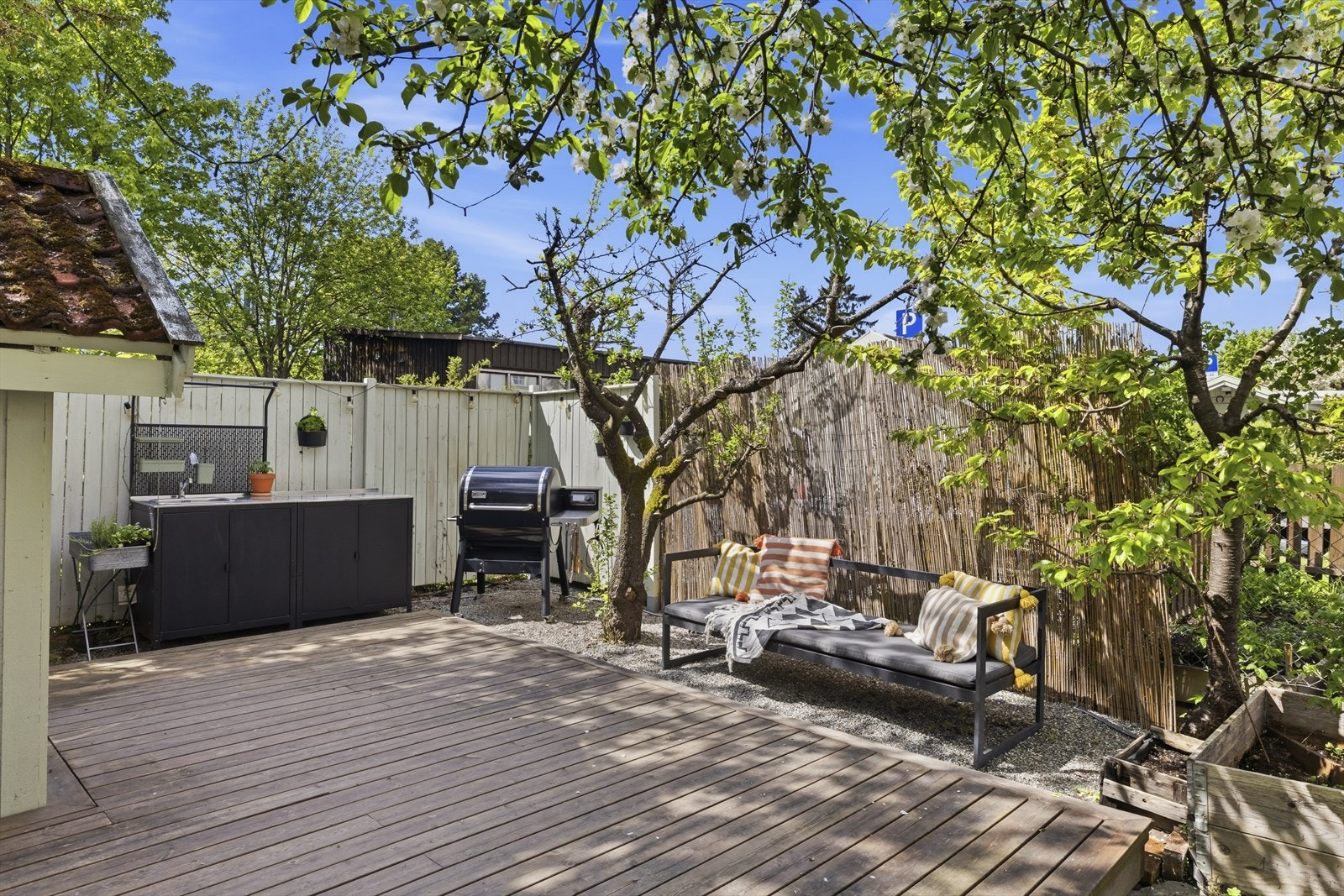 Utekjøkken og grillplass. Galleribilde