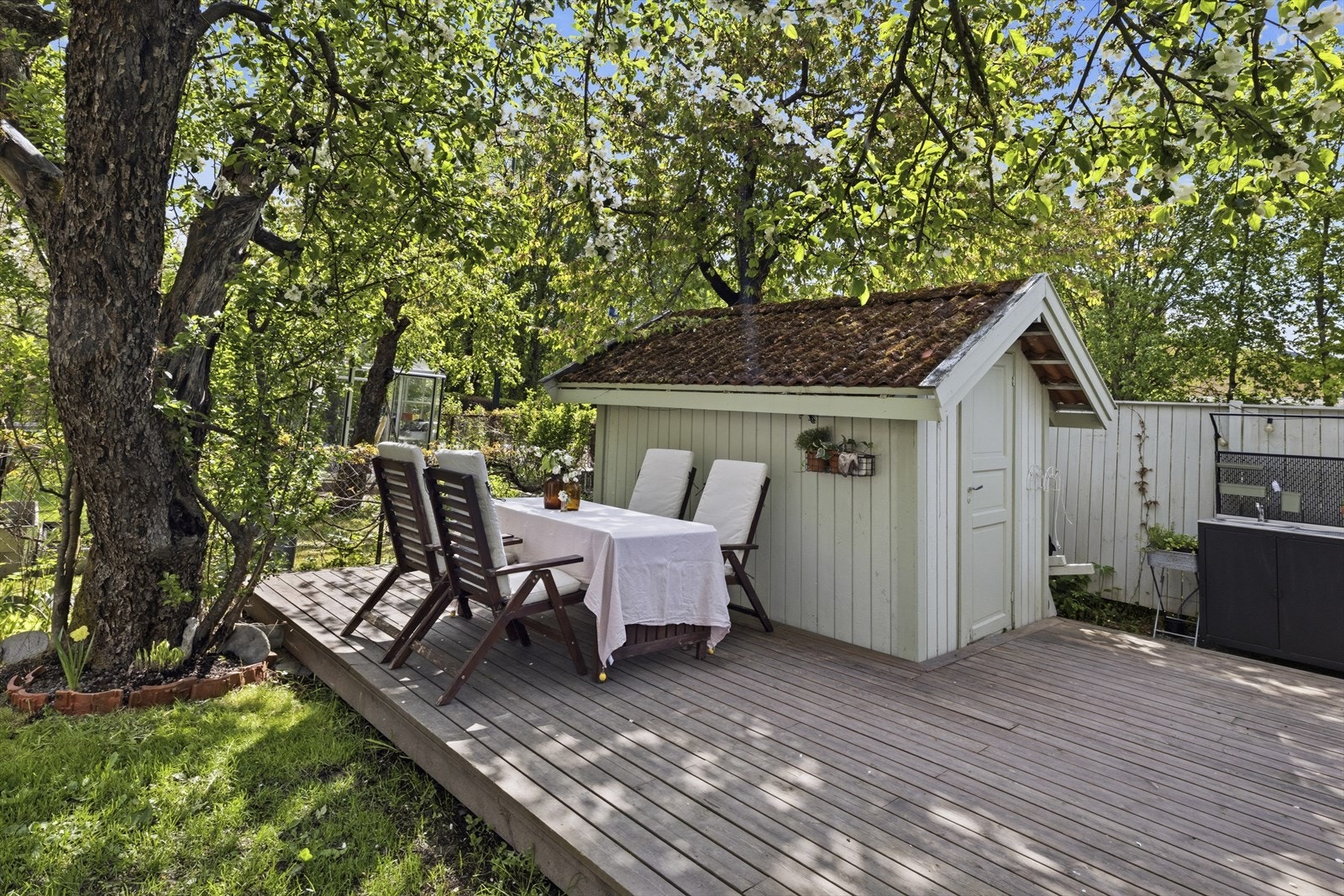Bod og terrasseplatting med god plass til møblement. Galleribilde