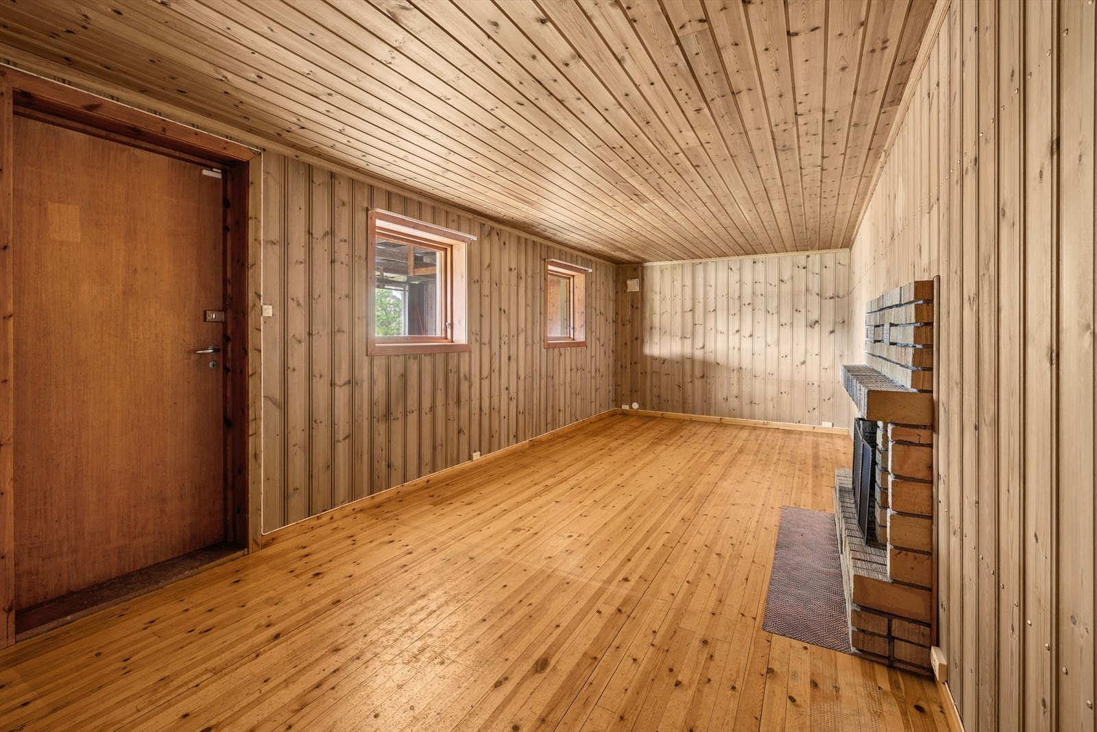 Det er direkte utgang til hagen fra kjelleren. Galleribilde