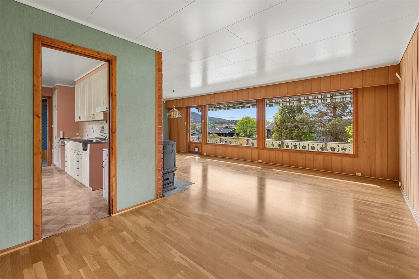 Stor stue, som rommer ulike avdelinger. Galleribilde
