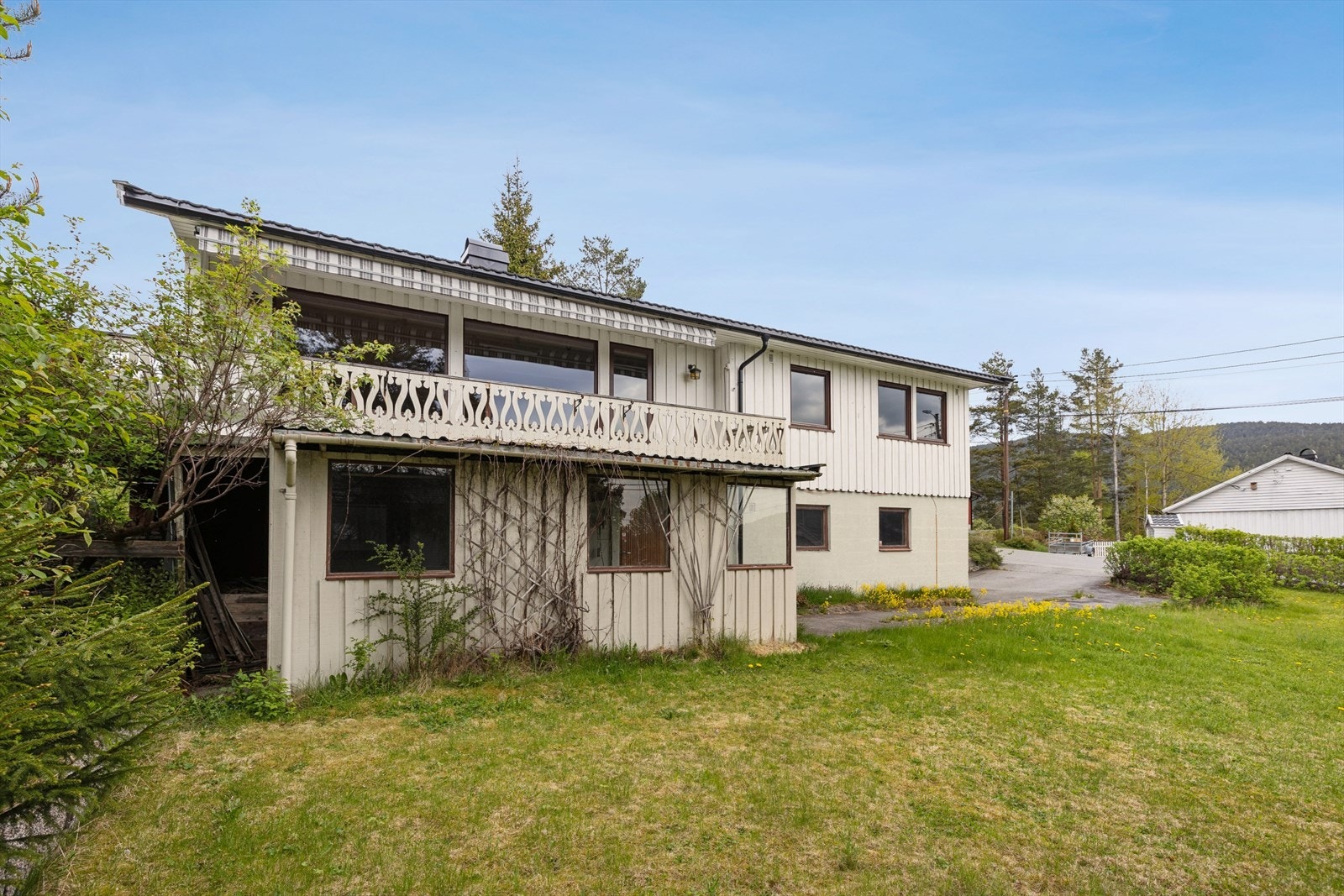 Relativt stor og flat tomt. Galleribilde