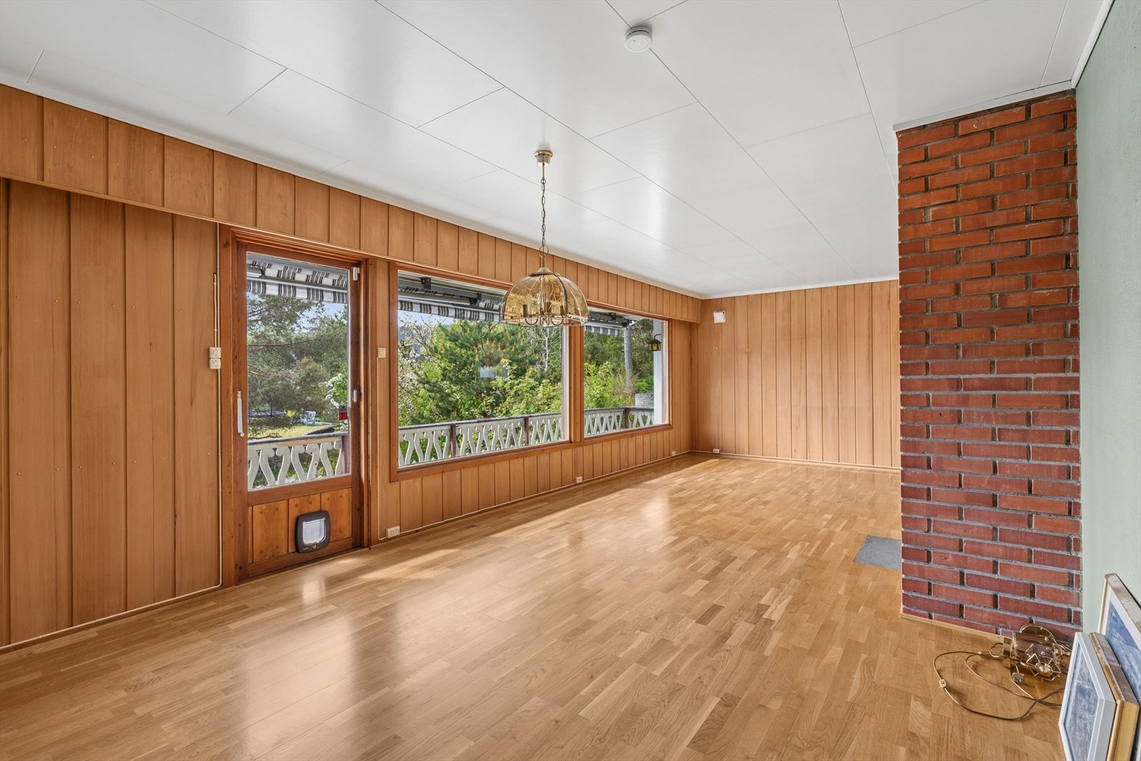 Utgang til veranda fra stua. Galleribilde