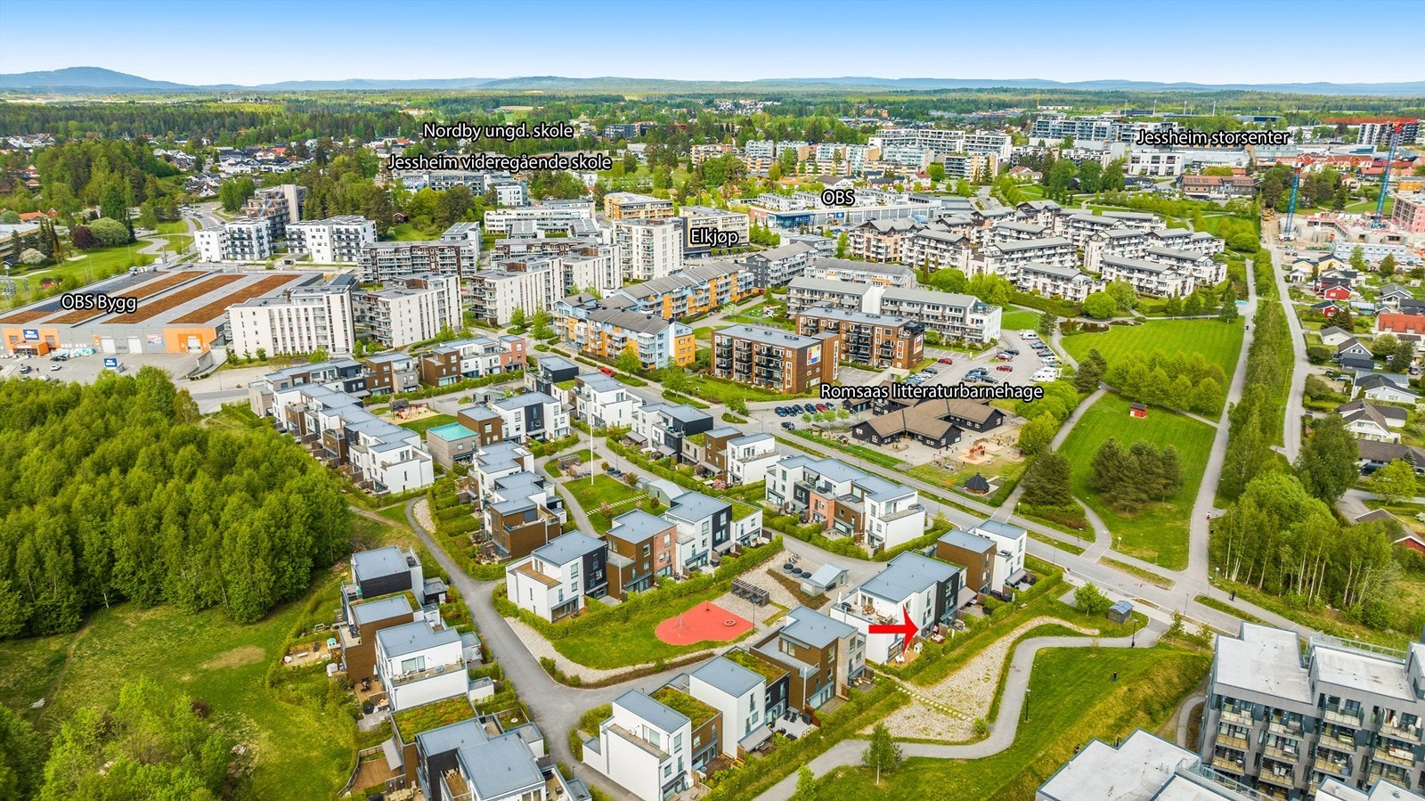 Det er kort vei til alle servicetilbud i Jessheim sentrum, inkludert Jessheim Storsenter. Galleribilde