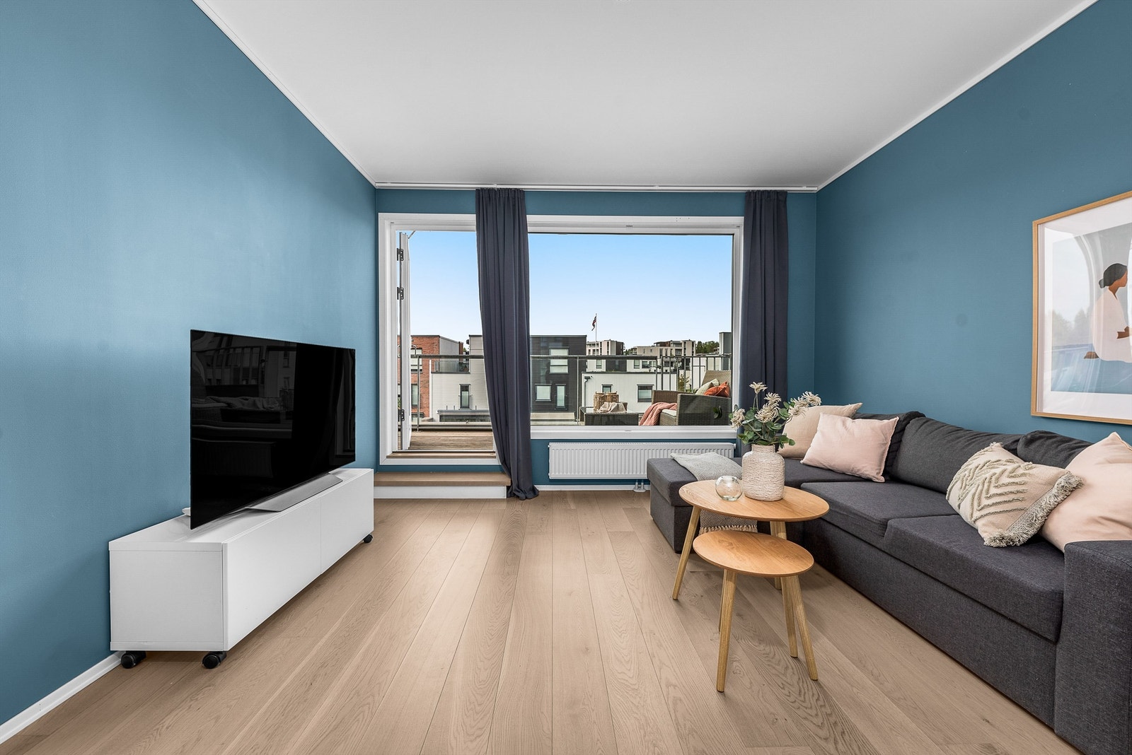 Loftstuen gir ekstra spillerom og har direkte utgang til egen terrasse. Galleribilde