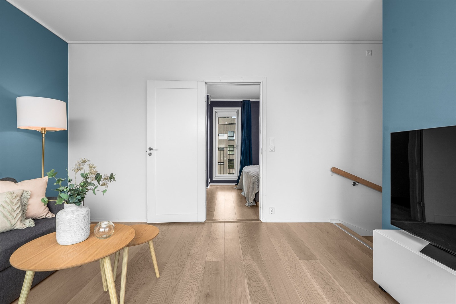 Fra loftstuen er det inngang til etasjens soverom. Galleribilde