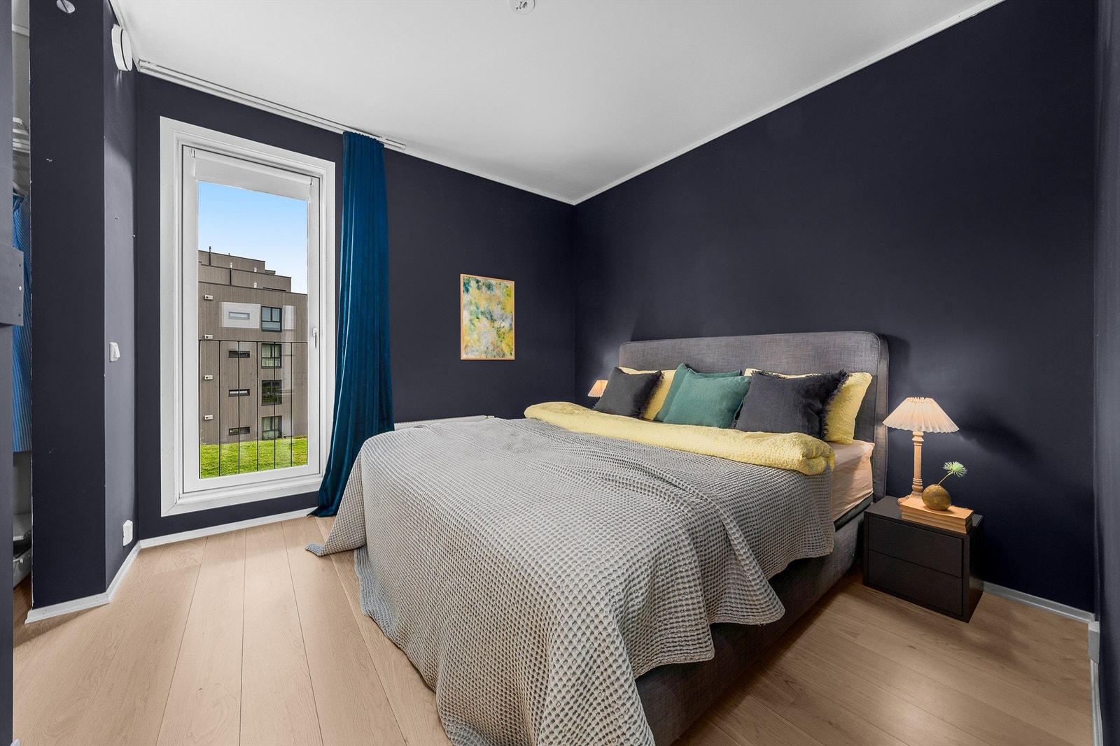Hovedsoverommet i tredje etasje er romslig og har plass til dobbeltseng. Galleribilde