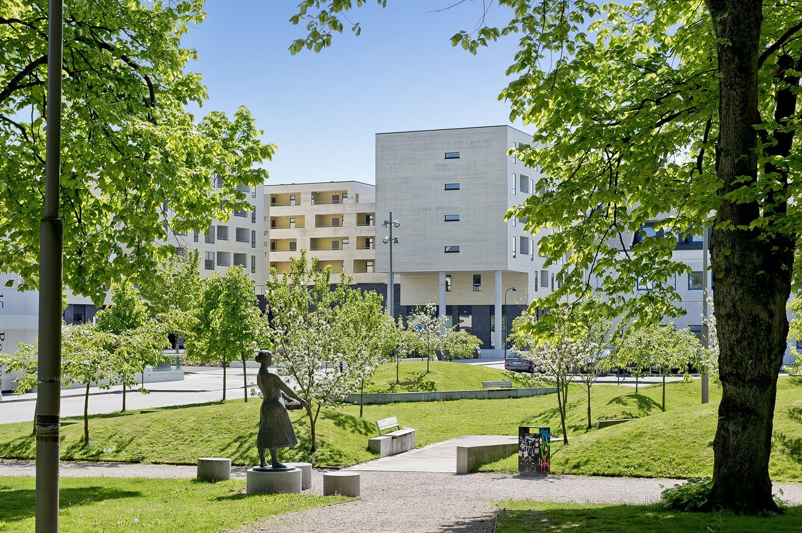 Nærområdet nyr på flere parker hvor man kan ta med piknikkurven på fine dager. Galleribilde