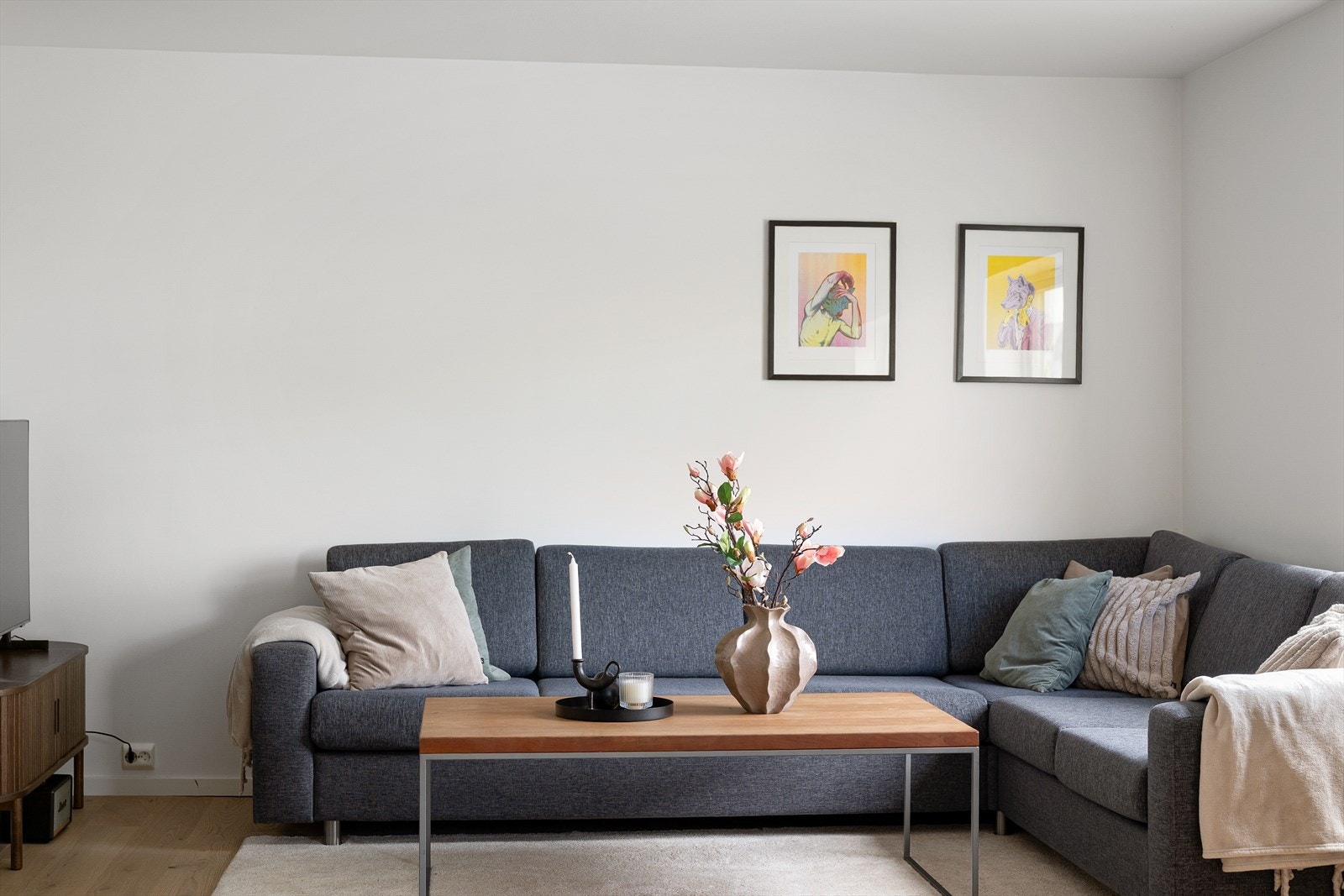 Stuen har en fleksibel planløsning som gjør det enkelt å innrede i ulike soner. Galleribilde