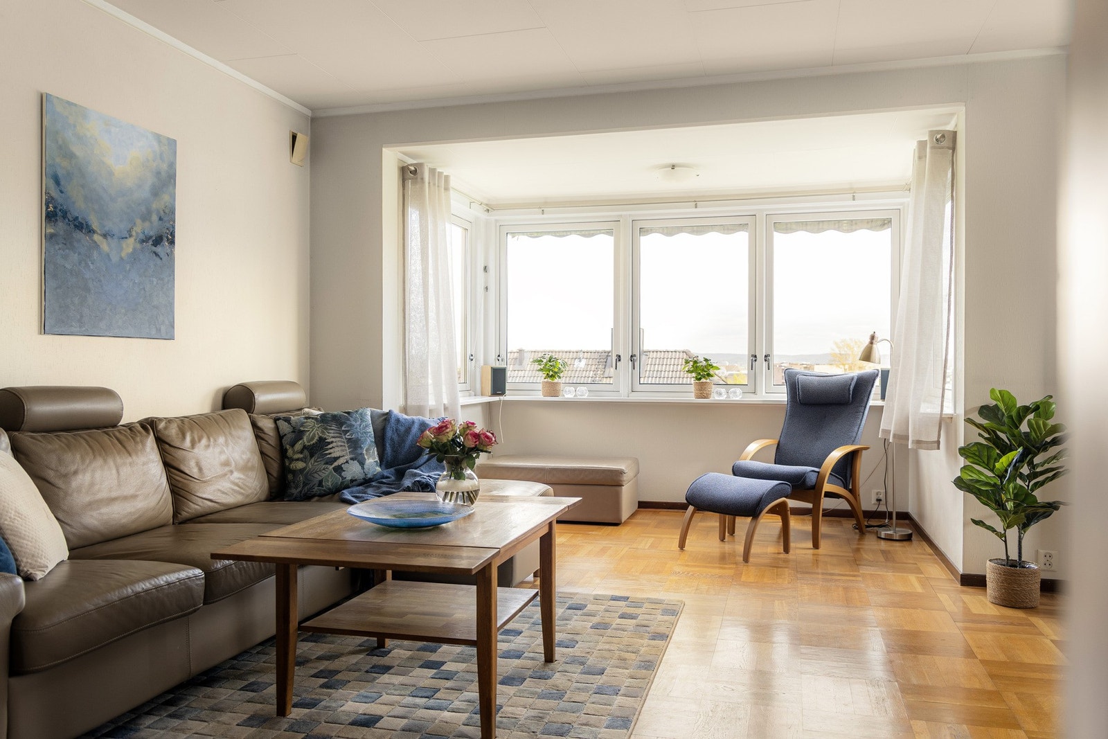 Her finnes et fantastisk utgangspunkt for deg som drømmer om å hente frem gamle tregulv, male i lune jordtoner og skape et hjem inspirert av nordisk tradisjon og nasjonalromantisk varme. Galleribilde