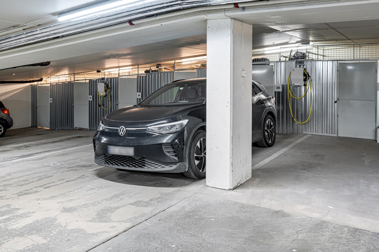 Leiligheten disponerer 1stk parkering i felles garasjekjeller. Det er installert elbil-lader. Galleribilde