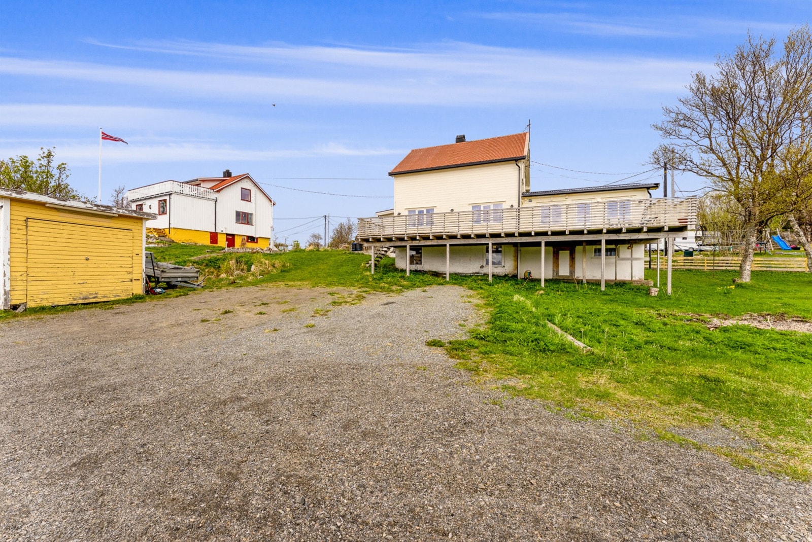 Det er gode parkeringsmuligheter på egen tomt. Galleribilde