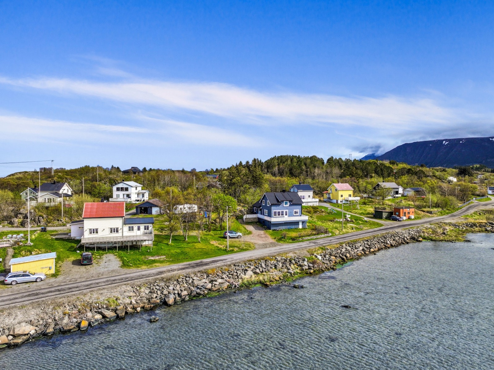 Den umiddelbare nærheten til havet åpner for et rikt utvalg av maritime aktiviteter, enten det er fiske, kajakkpadling langs den vakre kystlinjen eller båtliv. Galleribilde