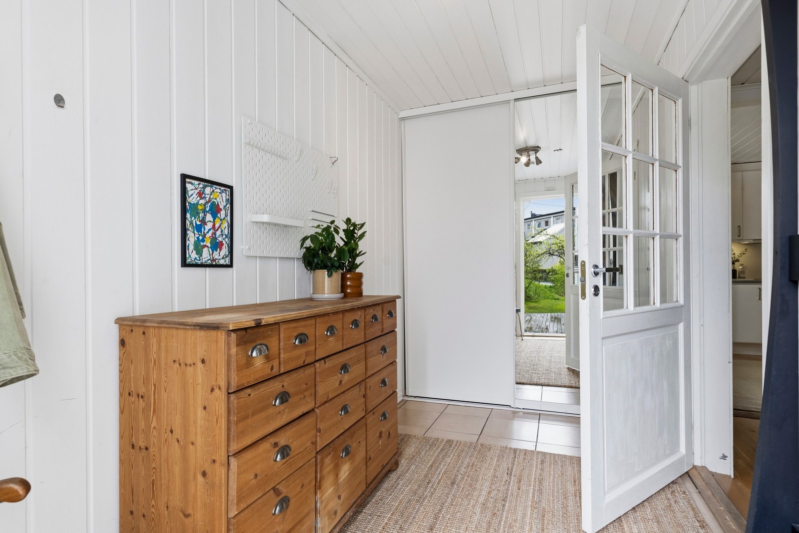 Praktisk skyvedørsgarderobe Galleribilde
